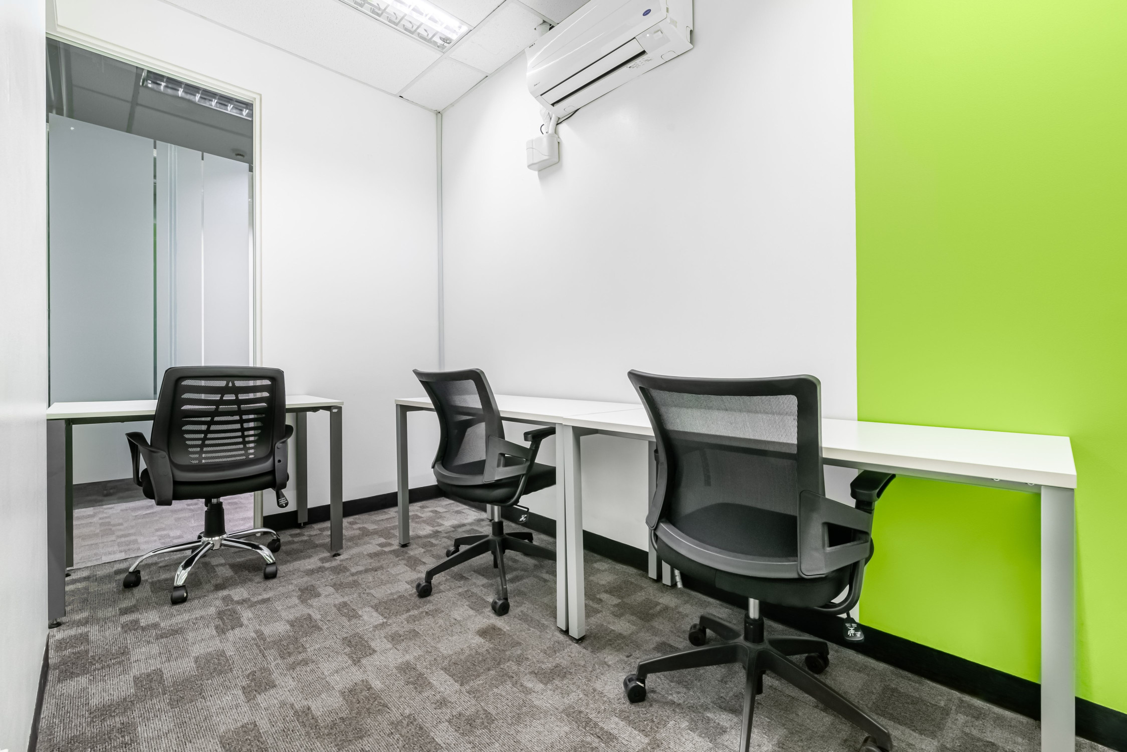 Không gian văn phòng được thiết kế chỉn chu đến từng chi tiết tại Regus Merry Richmond dành cho 5 người