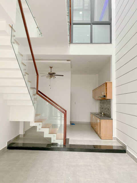 Bán gấp nhà Nguyễn Xiển,Quận 9, 60m2 giá 4.5 tỷ ,1 trệt+2 lầu, 4 phòng ngủ, 4WC