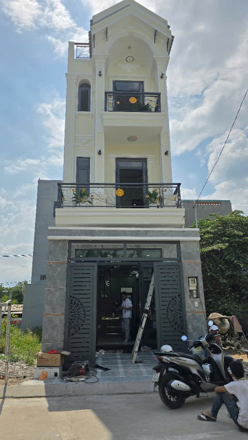 Nhà đẹp Quận 9, 65(5x13) giá: 3tỷ250, HXH đường Nguyễn Xiển, gần Vinhomes, có sổ hồng, tiện KD.