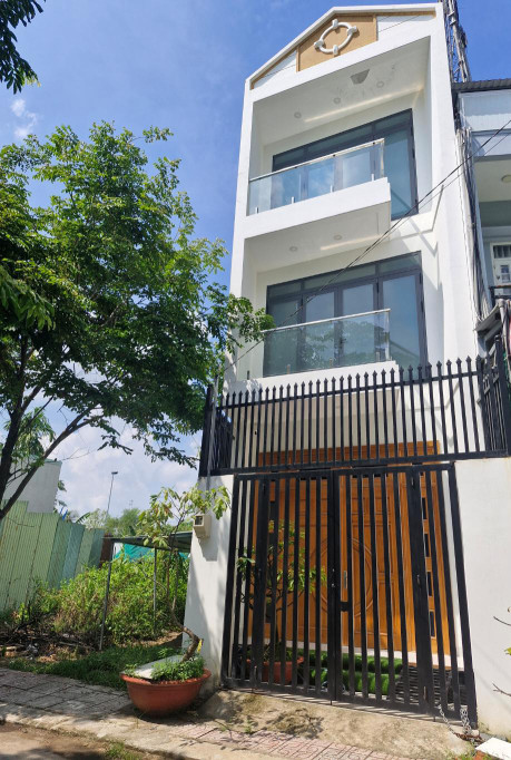 BÁN NHÀ ĐƯỜNG XE HƠI 8M – GẦN MẶT TIỀN NGUYỄN XIỂN – SÁT VINHOMES – NHÀ 3 TẦNG – 66m² – CHỈ 5.6 TỶ