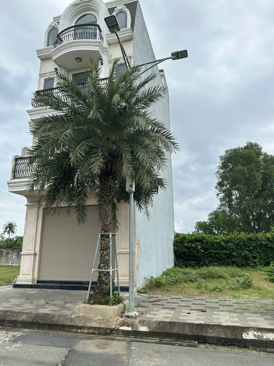 Bán Đất Khu Ven Sông gần Vinhomes Grand park Q9 - Dt: 5.4 x 15m Chỉ 5.2 Tỷ