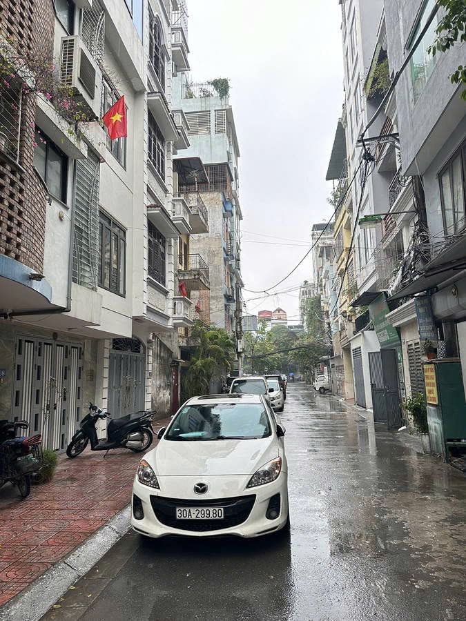 Bán nhà phân lô, ô tô tránh Nguyễn Xiển, vỉa hè 2,5m DT : 55m, 5tầng MT: 5m chào giá : 17 tỷ.