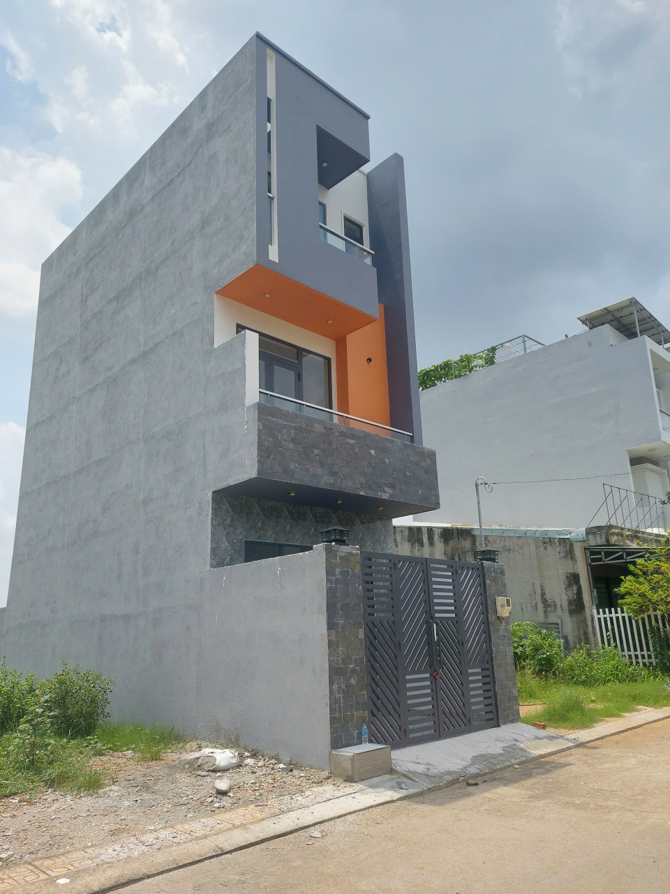 🌟 BÁN NHÀ 3 TẦNG MỚI TINH – ĐƯỜNG XE HƠI 7M – NGUYỄN XIỂN NGAY VINHOMES GRAND PARK 🌟