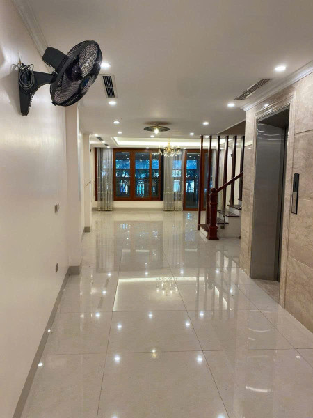 Bán nhà mặt phố Nhật Chiêu 110m2, 5T thang máy, MT6.6m view Hồ Tây cực đẹp giá 72 tỷ