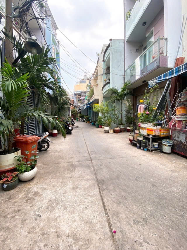 Bán gấp nhà quận Tân bình: 6.5 tỷ -Ni Sư Hùynh Liên- Nhà một trệt một lầu, 2 Phòng ngủ, 2 Wc - LH: 077 888 5818 - 077 478 5818 CHUYÊN BĐS SÀI GÒN