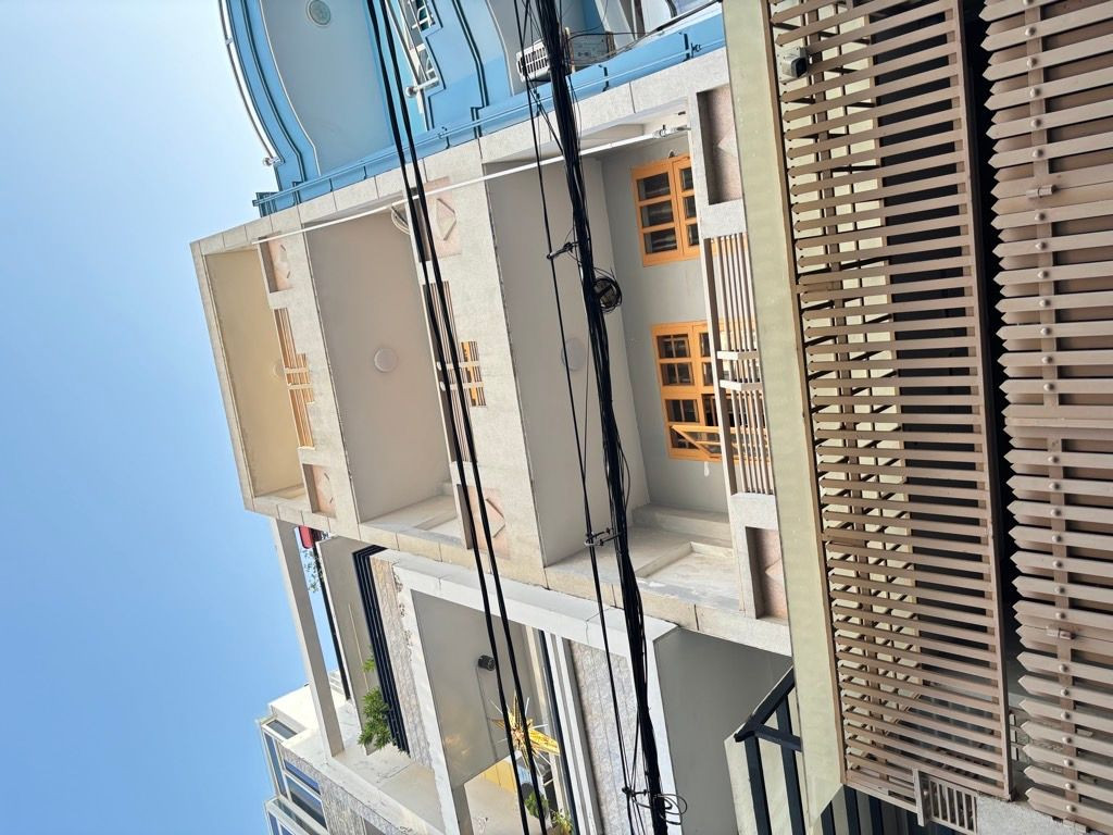 Gấp bán 5 tầng sổ hồng riêng, hẽm xe hơi tiện ích bao quanh