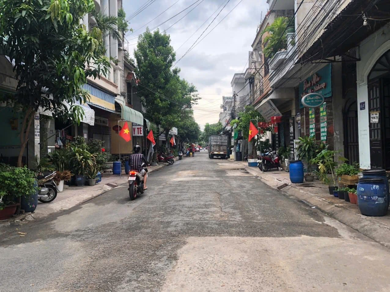Bán Dãy Trọ 2 Lầu Gồm 12P trọ ở KDC 434, ngay cổng sau KCN Visip