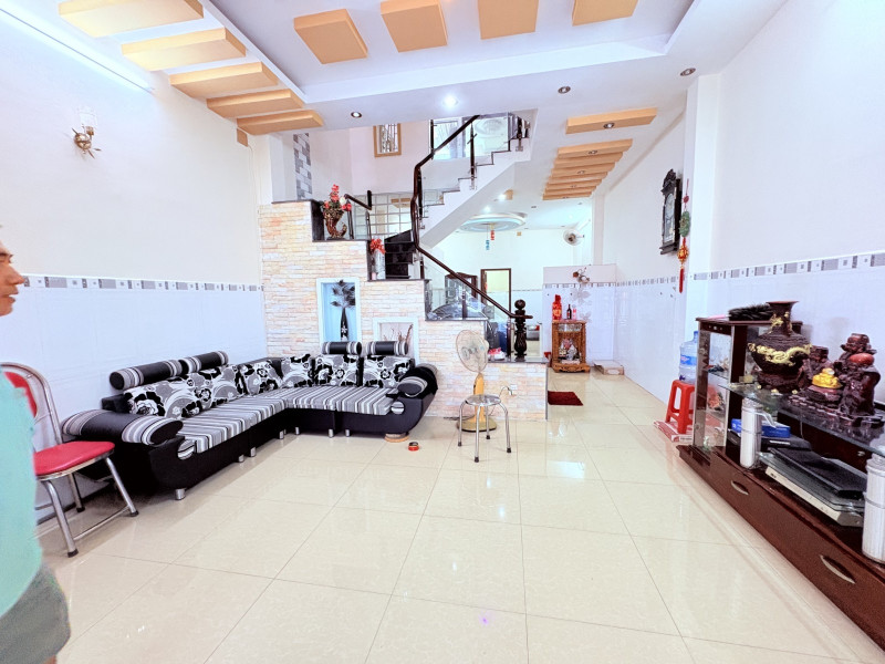 Bán nhà mặt phố quận 6 - Chia tài sản giá chốt bất ngờ - Khu bình phú ngang bề thế 5,3m2 - 13,2 tỷ
