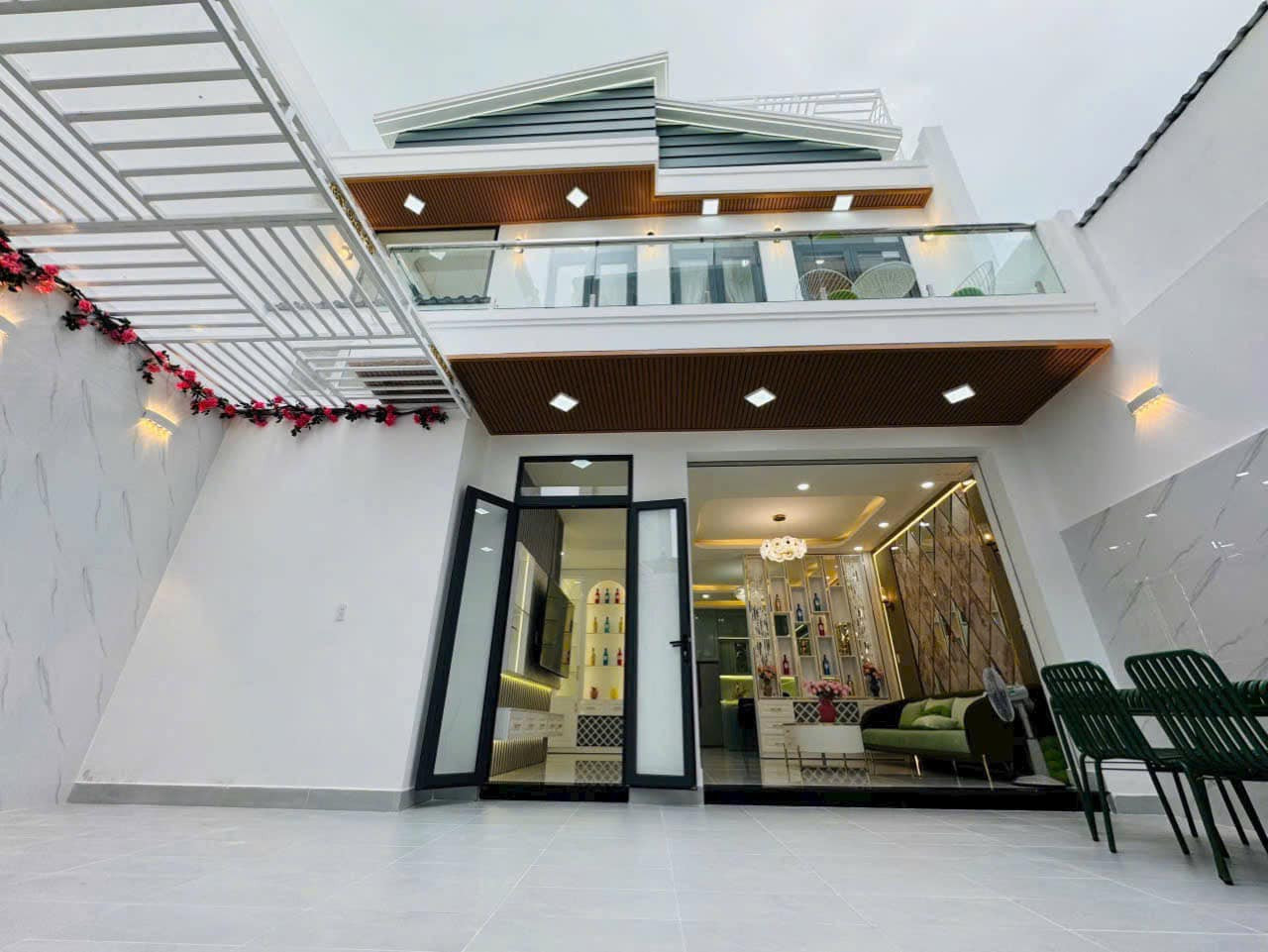 - Mặt tiền hẻm kinh doanh, Ngay Chợ Phước Long,110m2, ngang 8m, 3 tầng, 295 Phạm Hữu Lầu Quận 7 - Giá 8 tỷ 9