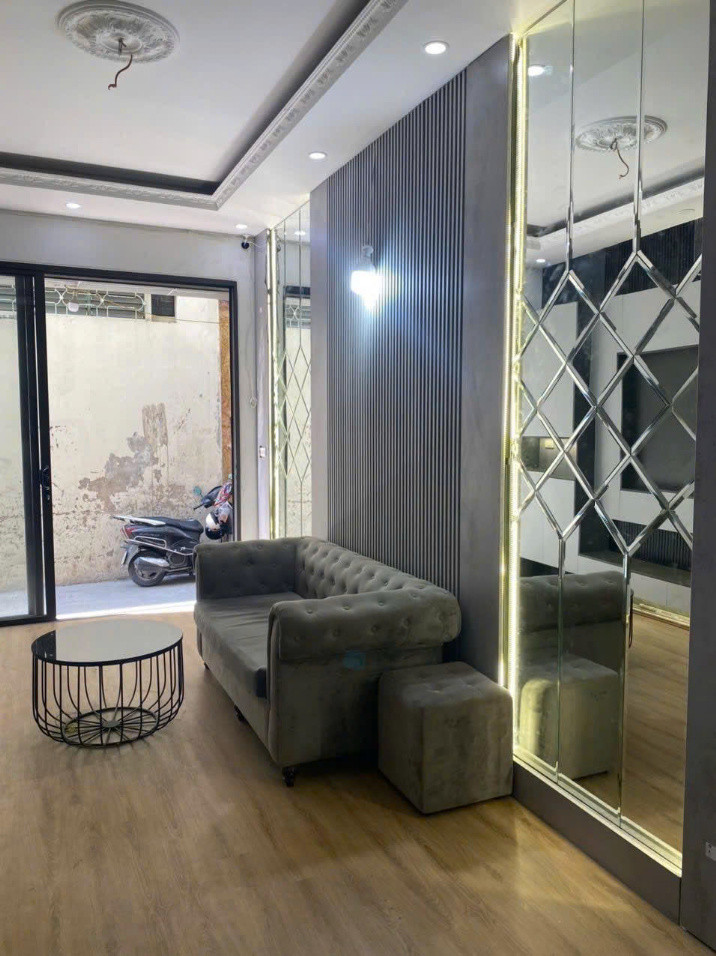 Cho thuê nhà nguyên căn Phố Trương Định, 5 tầng x 33m2, 3 ngủ, 13 Triệu