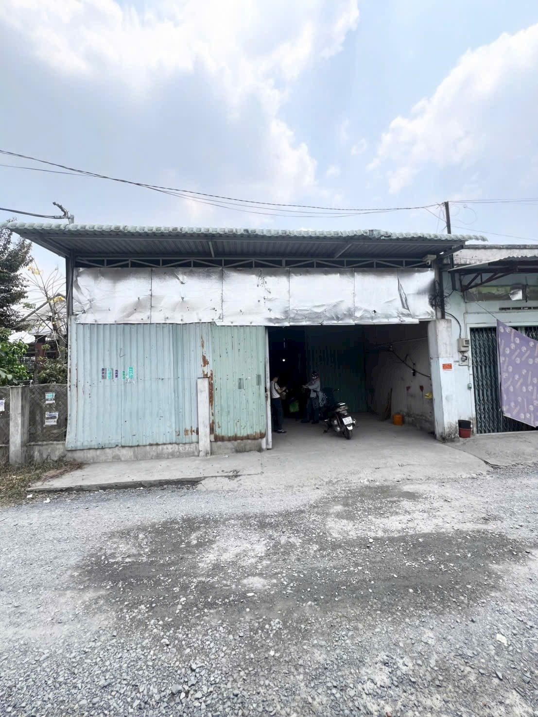 Bán đất xây nên xưởng.DT:173,20m²,ngang7,70m,dài22,50m
Điện nước đầy đủ,đường ô tô ra vào thoải mãi