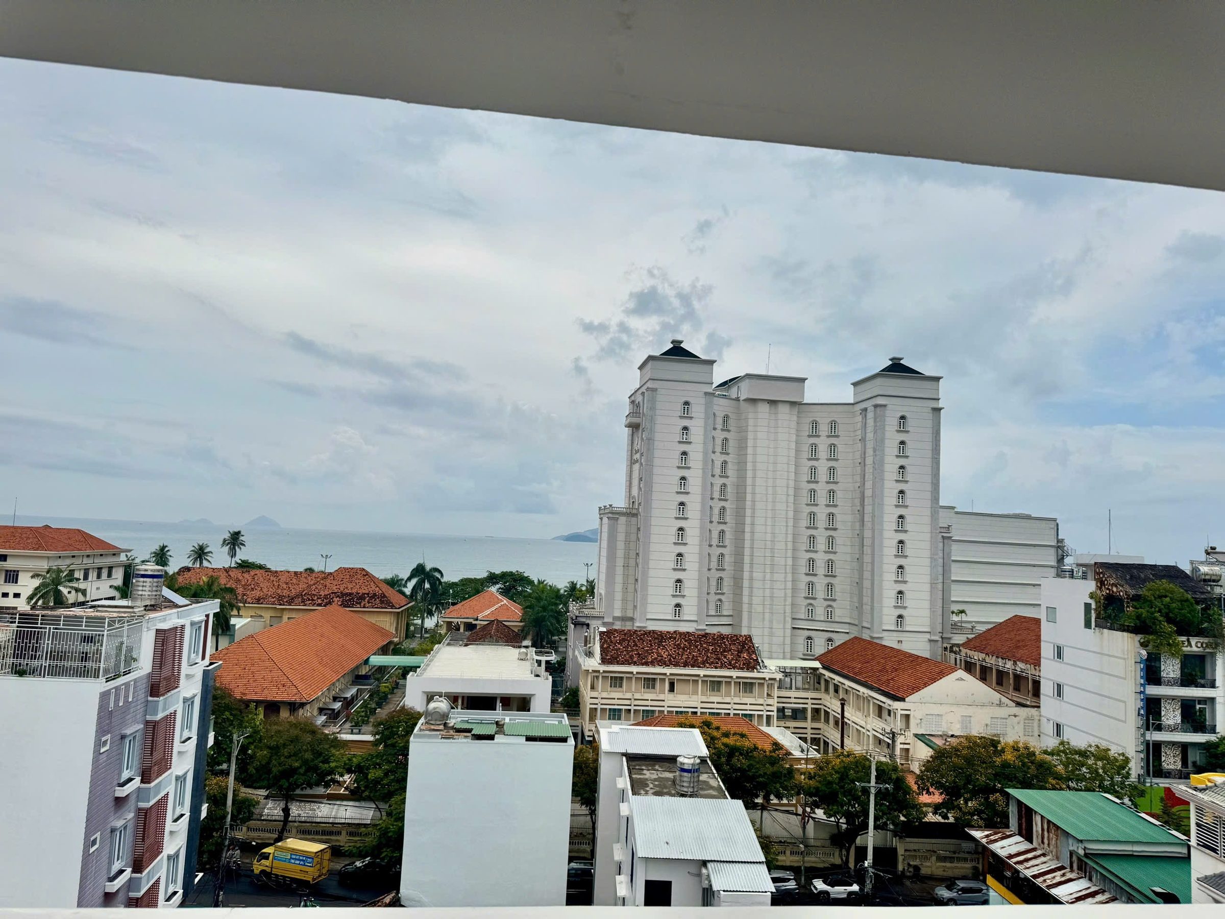 Khách Sạn 7 Tầng Hẽm Paster Mặt Tiền Rộng 8M - 💰 21 tỷ
• DT: 82m2 - ngang 8m , vị trí cách biển 400m