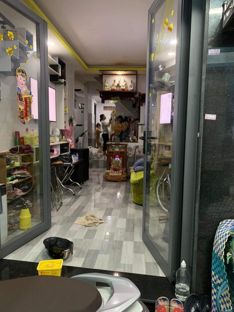 Bán nhà 9.4m² ngang 2m giá 1.2 tỷ Phường Bình Đông