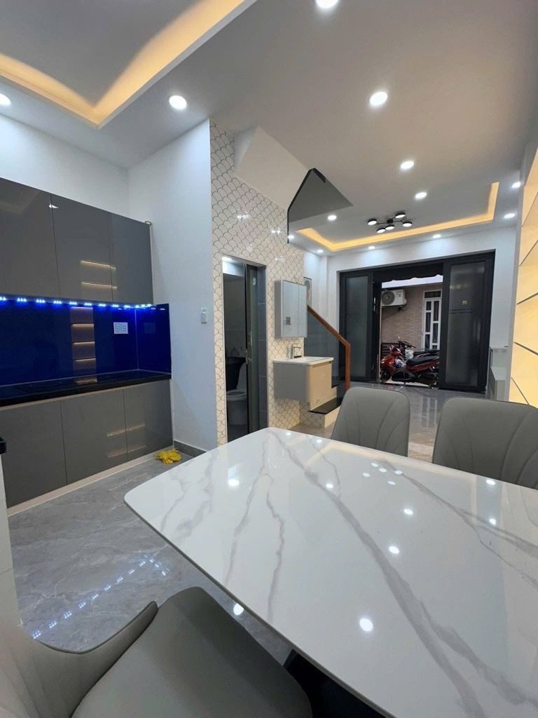 NHÀ 3 TẦNG PHẠM HÙNG QUẬN 8 MỚI ĐẸP LUNG LINH, SHR HOÀN CÔNG ĐỦ, VÀO Ở NGAY. NHỈNH NHẸ 5 TỶ (TL)