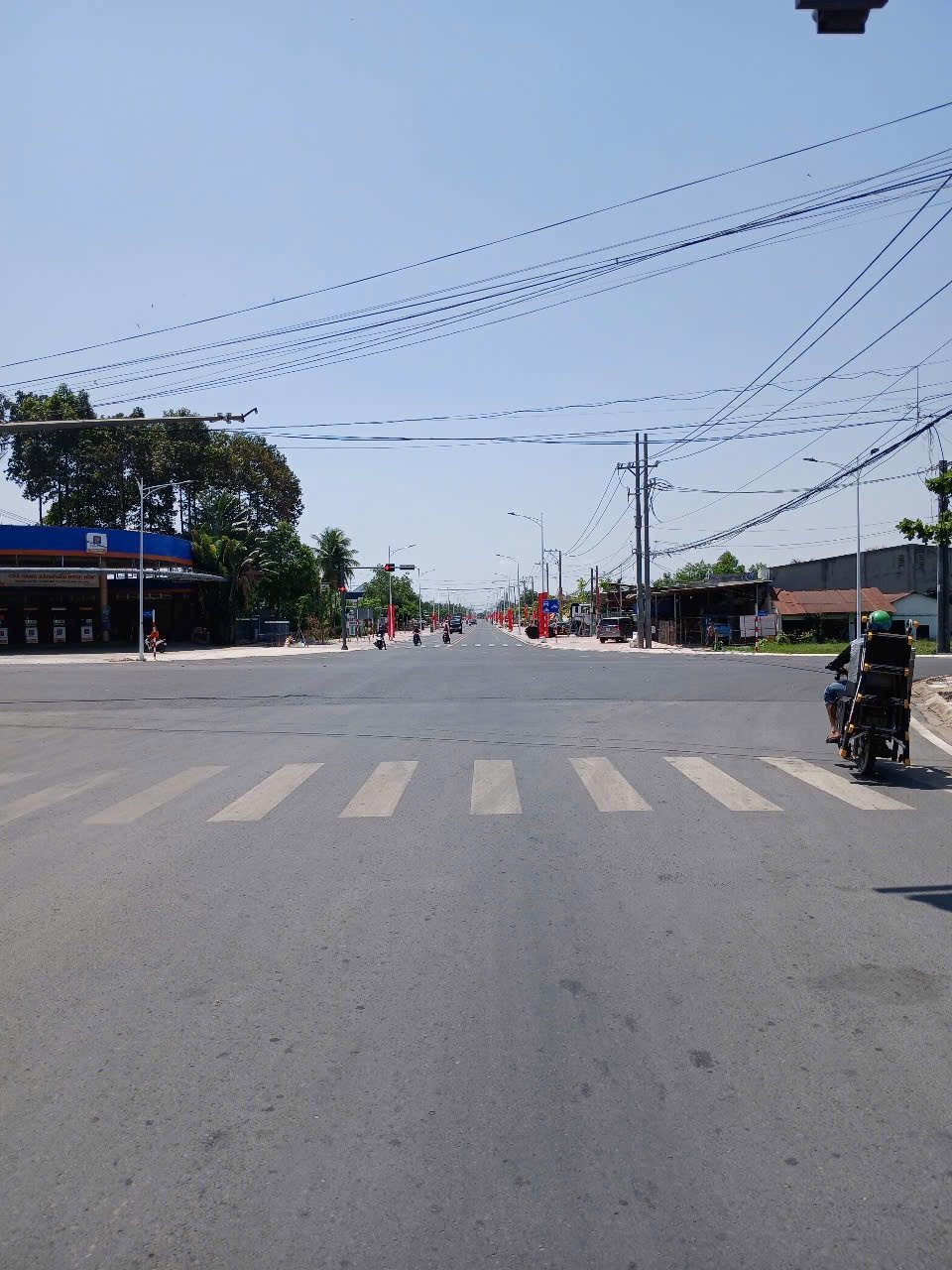 Đất mặt tiền đường Phạm hùng