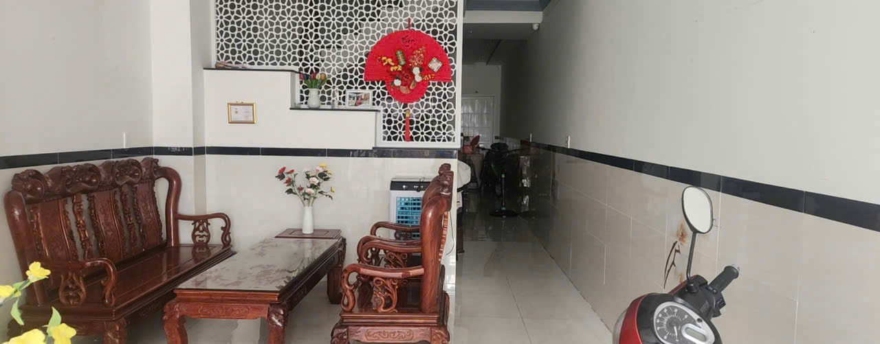 Chính chủ bán nhà 3 tầng mặt phố , 4 PN ngay trung tâm hành chính BRVT