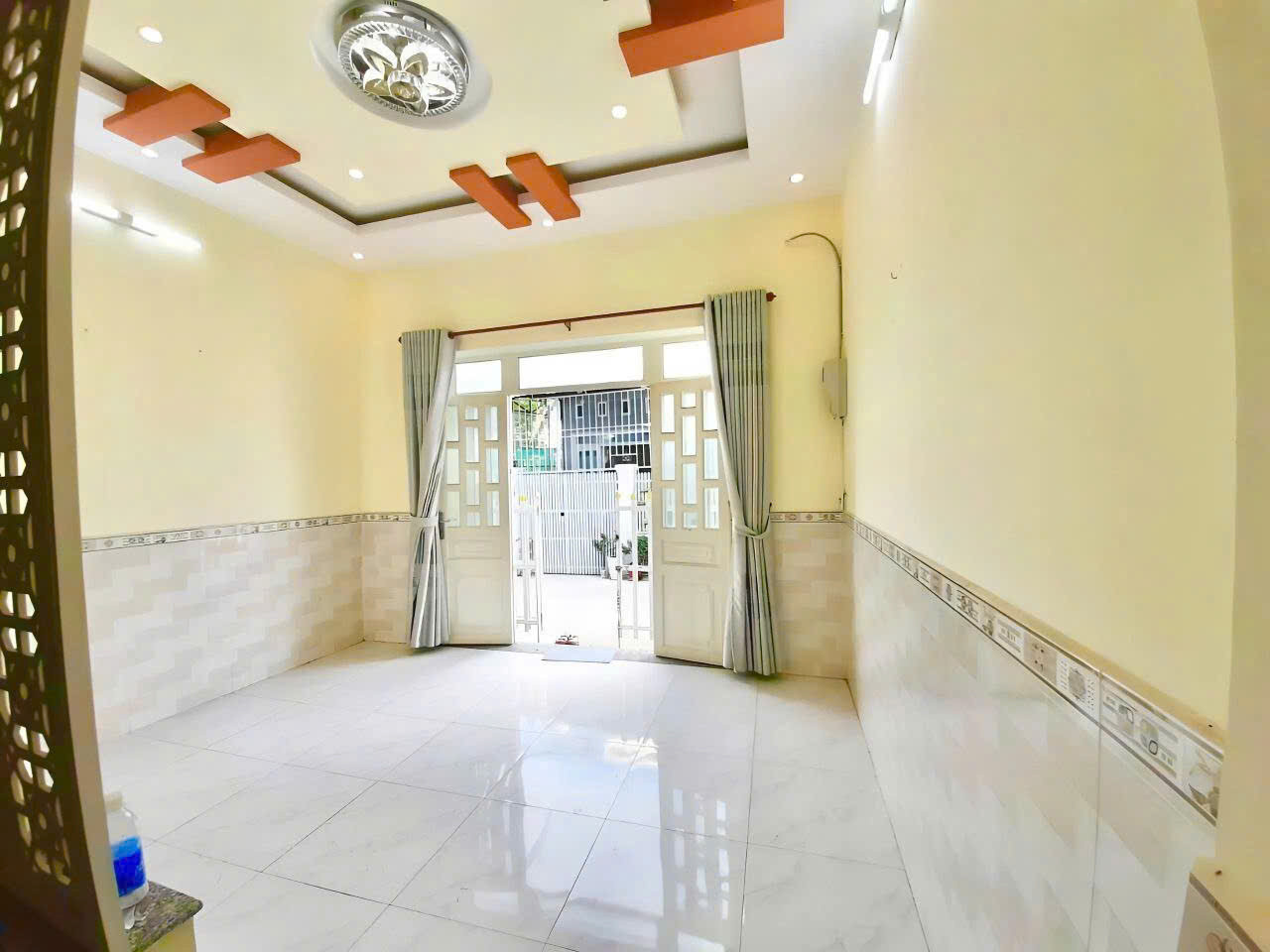 NHÀ THUÊ 5tr5/tháng-3pn 2maylanh HẺM PHẠM NGỌC HƯNG