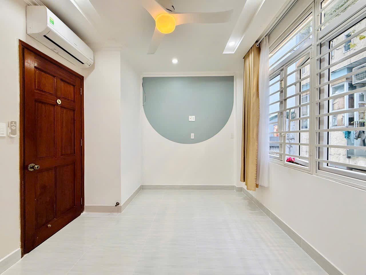 Nhà mới dọn vào ở ngay Phạm Ngọc Thạch, P7, Q 3, DT 88m2, giá 4 tỷ 650tr, hẻm xe hơi, sổ hồng riêng