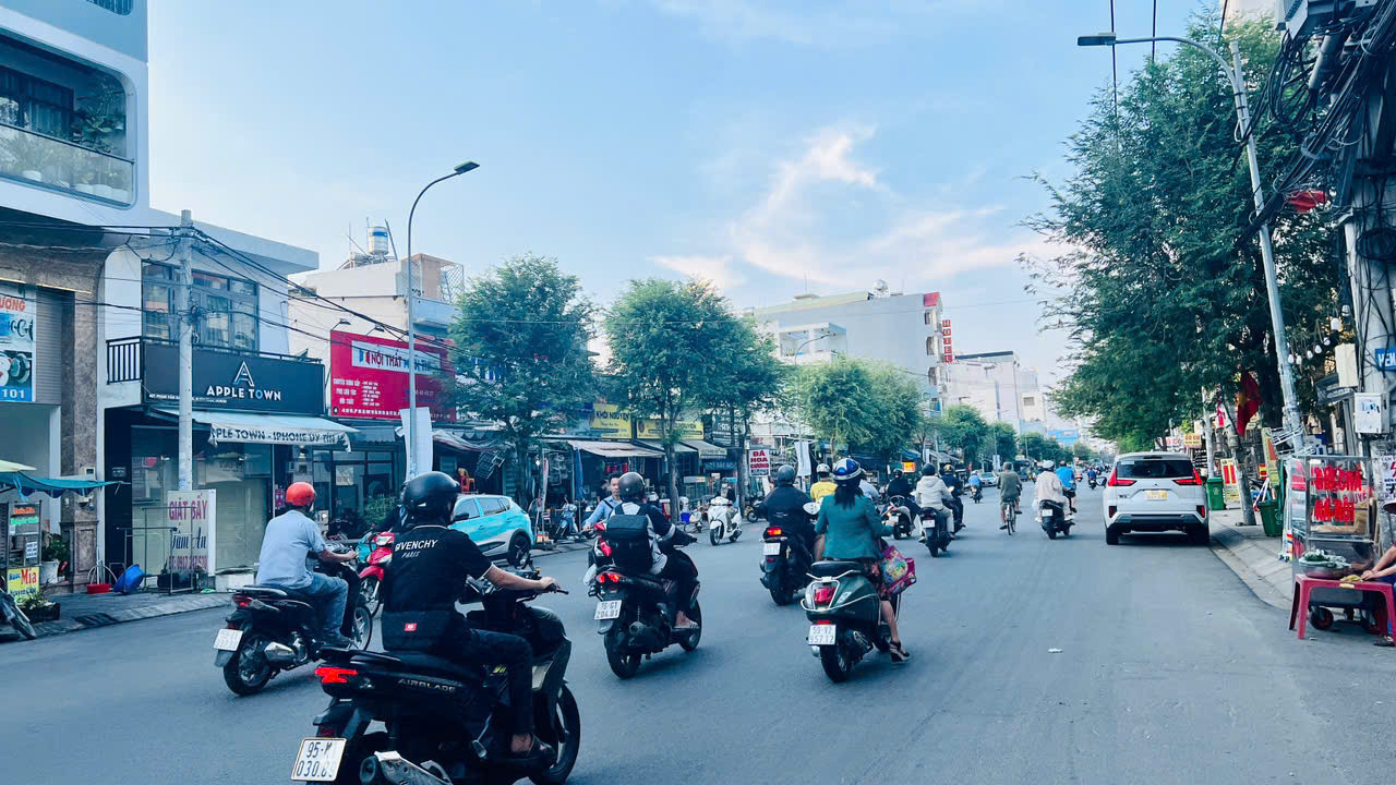 NHÀ MẶT TIỀN PHẠM VĂN BẠCH, TÂN BÌNH, ĐOẠN KD SẦM UẤT- CHỈ 114 TRIỆU/M2