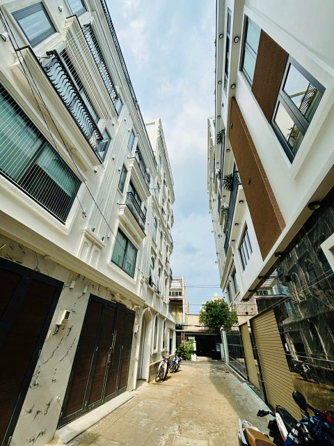 CHỈ 7.xTỶ NHÀ ĐẸP GÒ VẤP KDC VIP HẺM XE TẢI 4 TẦNG 4X15M GARA Ô TÔ NGAY CV LÀNG HOA