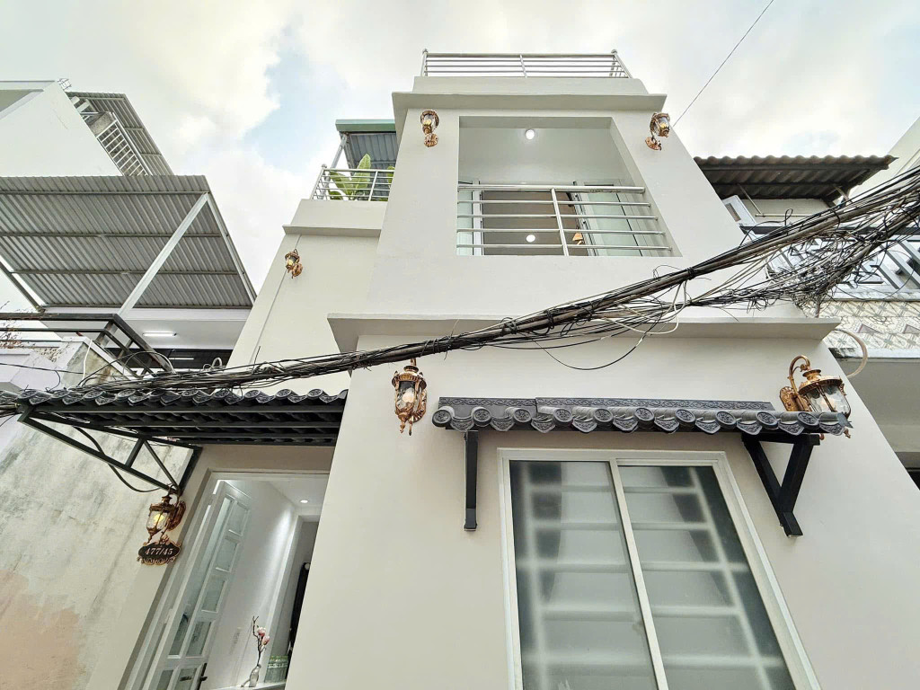 4.95 tỷ- bán nhà mới 4 tầng-full NT Phạm Văn Đồng p13- 4,2mx9m- 3PN