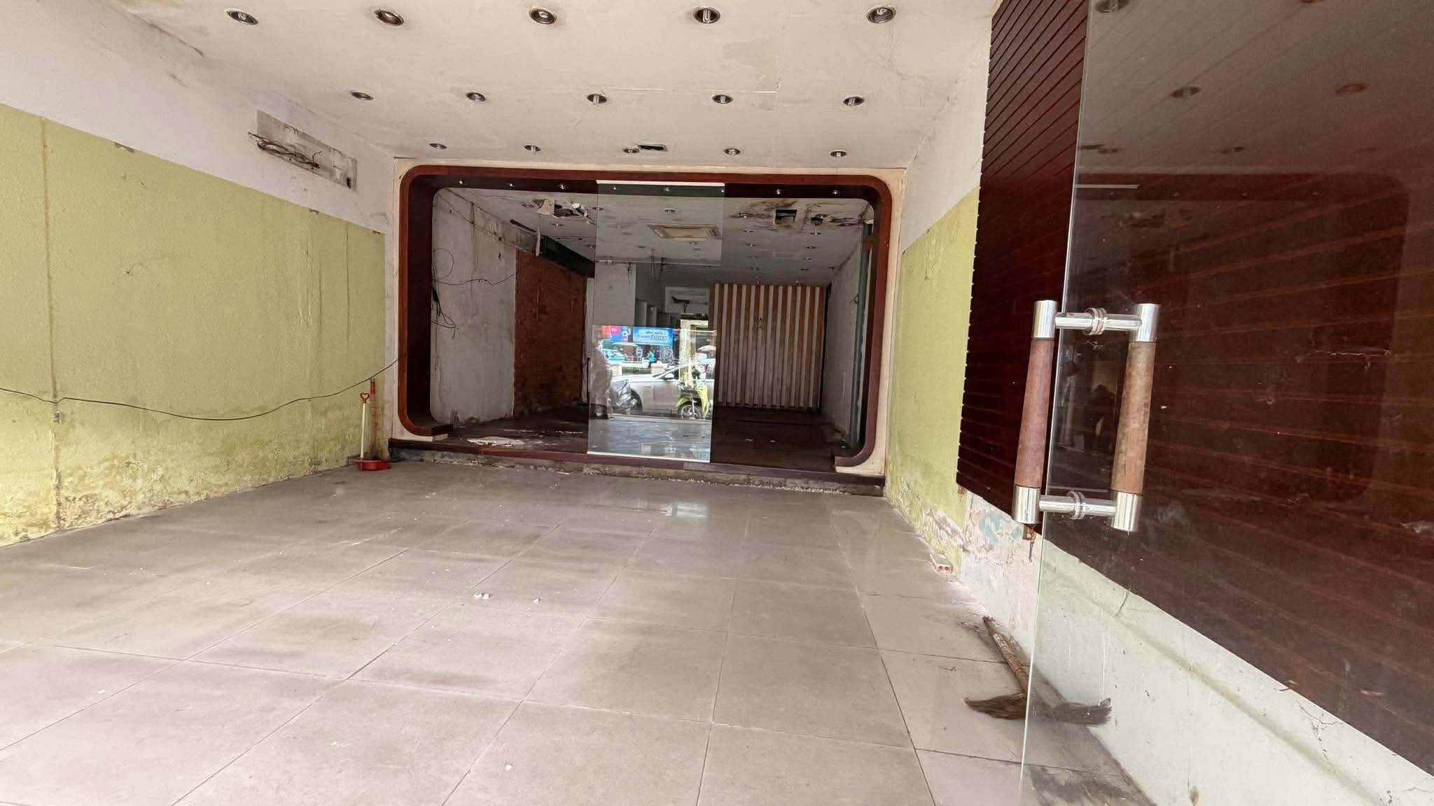 [SIÊU VIP] 170M2  MẶT TIỀN QUẬN 1 - NGÃ SÁU CỘNG HÒA - KINH DOANH SẦM UẤT - 9x TỶ (x bé) - MẶT TIỀN TRƯỚC, HẺM SAU XE HƠI ĐỖ CỬA - VỪA Ở VỪA (CHO THUÊ) KINH DOANH
