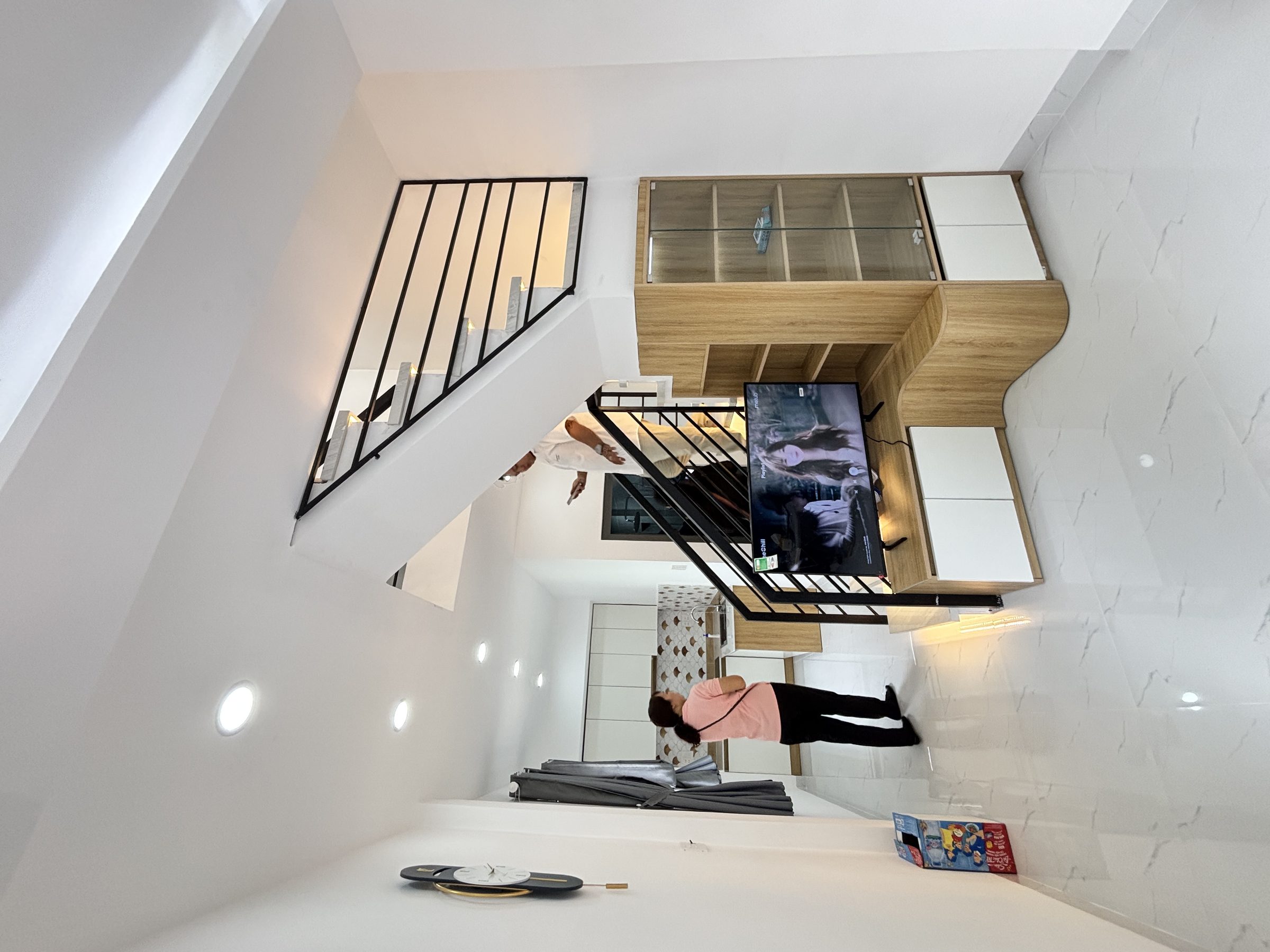 NHÀ MỚI 2 TẦNG - FULL NỘI THẤT - HẺM XE HƠI 8M
🏠 VỊ TRÍ ĐẮC ĐỊA NGAY PHỐ ẨM THỰC TÔ HIỆU - GẦN ĐẦM SEN