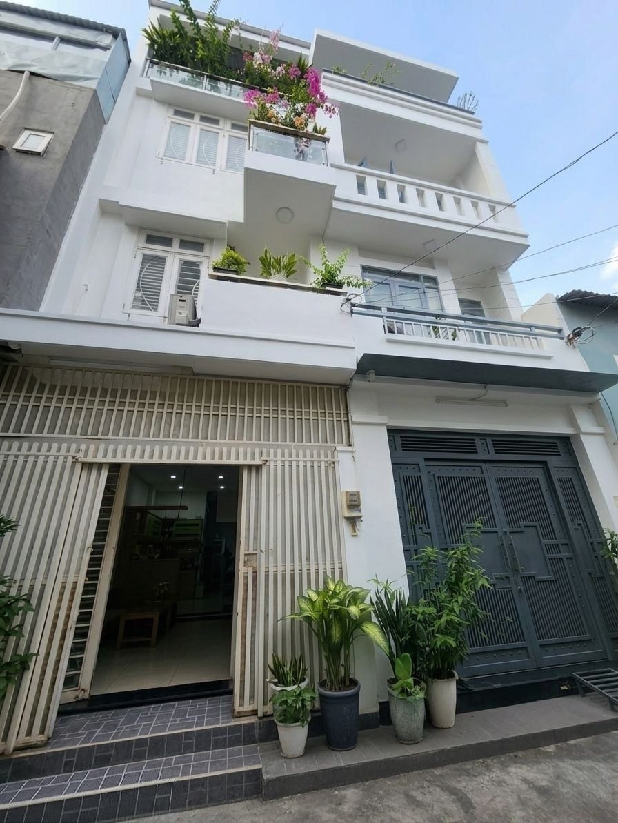 NHÀ CHÍNH CHỦ 4*10*4TẦNG CÓ SÂN THƯỢNG - 4PN KHÉP KÍN - FULL NỘI THẤT NHƯ HÌNH - CÓ PHÒNG THỜ HẺM 7M, KHU DÂN TRÍ - KHÔNG L.GIỚI Q.HOẠCH - 4.xT CHỐT NGAY (A107)

☎ 0902 106 911 xem nhà và gặp chính chủ