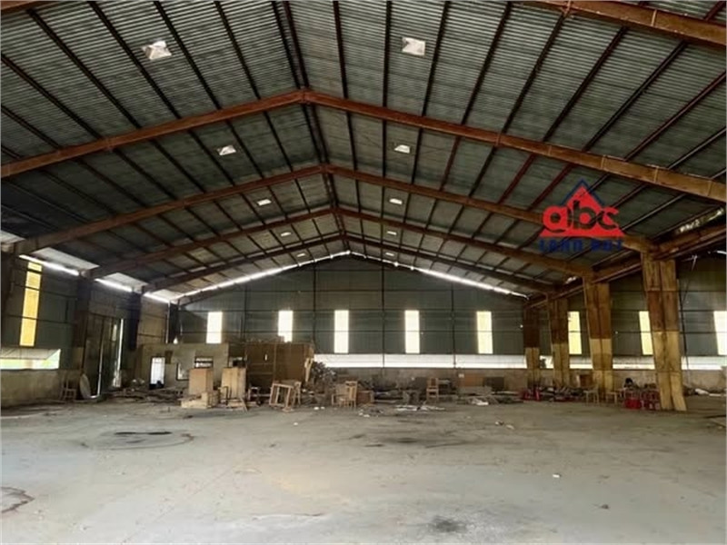 XT297 Sẵn kho chứa hàng, khuôn viên rộng bãi xe cont lớn dễ dàng xuất nhập hàng hóa