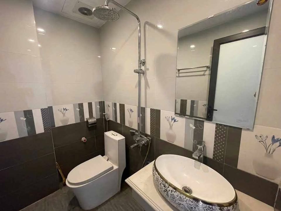 Bán Nhà 5 Tầng Đẹp – 44m², 4 Ngủ, Ngõ Ô Tô – La Khê Hà Đông