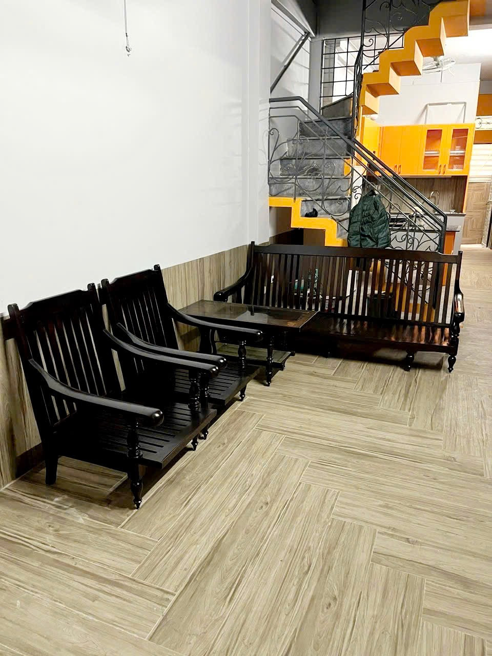 Cho thuê nhà trong ngõ phố Phan Đình Giót, ngõ rộng, có sân để xe máy riêng. Dt 40mx3 tầng full nội thất, 10tr/1 tháng