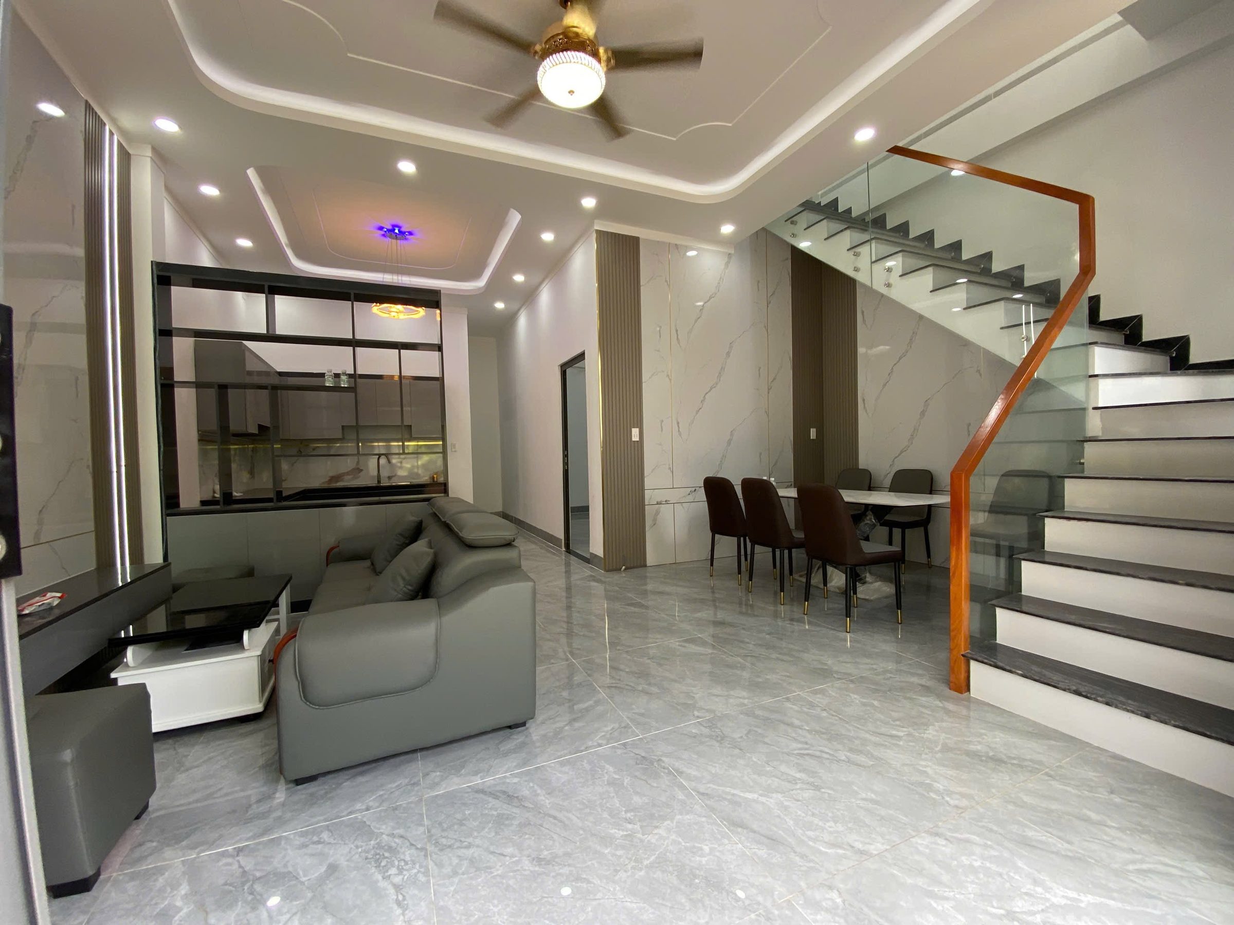 Nhà Giá tốt khu trung tâm – thích hợp an cư hoặc đầu tư.Thiết kế Hiện Đại. Thổ Cư. Hoàn Công
