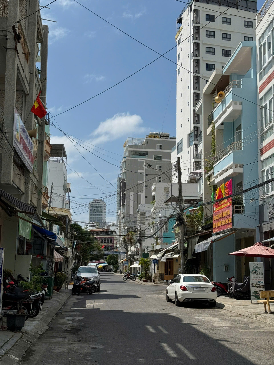 Bán đất mặt tiền đường Phan Đình Phùng,P. Xương Huân
DT: 184m2 ngang 8,6m (dt thực tế hơn 200m2
Giá bán: 18,5Tỷ Vui lòng liên hệ:e Bich