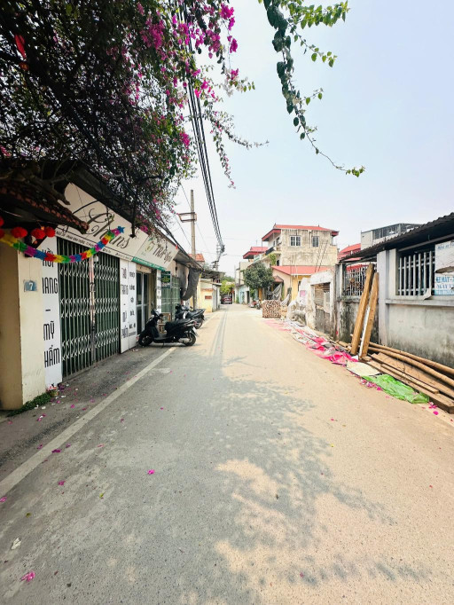 NHÀ VỊ TRÍ ĐẸP PHỐ PHAN ĐÌNH PHÙNG - THỊ TRẤN PHÙNG.