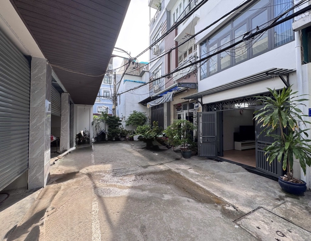 BÁN NHÀ ĐẸP,VỊ TRÍ ĐẮC ĐỊA, HXH, 2 TẦNG, 50M2, CƯ XÁ TÂN TRỤ PHAN HUY ÍCH,CHỈ 5 TỶ