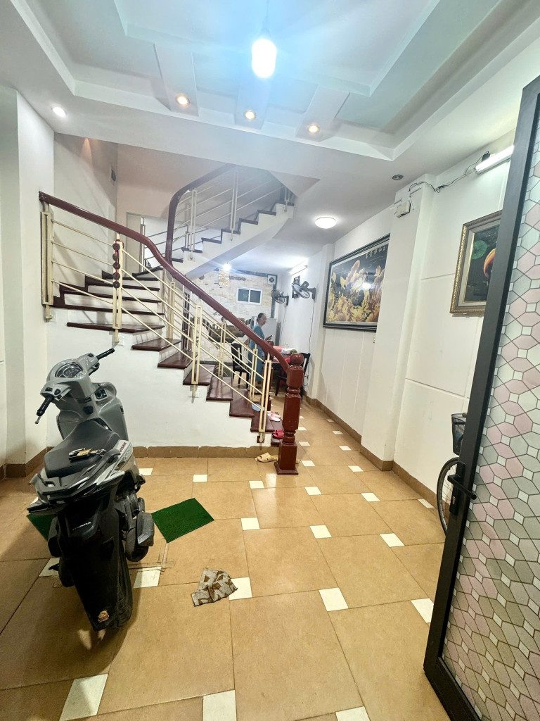 HIẾM! Phan Kế Bính,Gần Phố,Ngõ Nông,DT: 40m2 x 5Tầng,MT: 3.9m,Giá: 8.5 tỷ Ba Đình