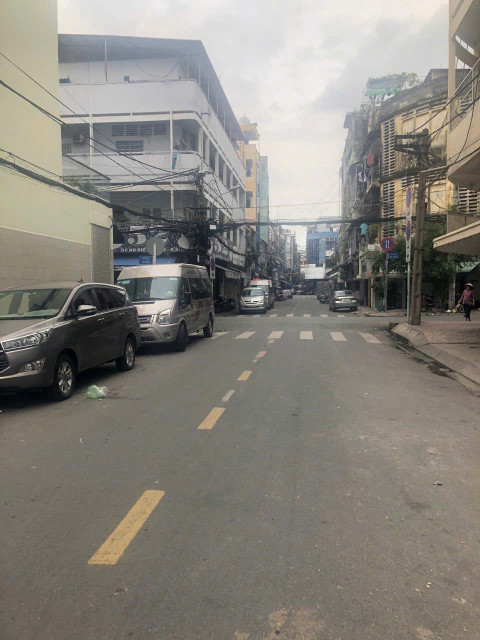 *** 20TỶ HƠN,83M2,4Tầng 4PN (4x20.5) Mặt Phố Tại Phan Phú Tiên Quận 5