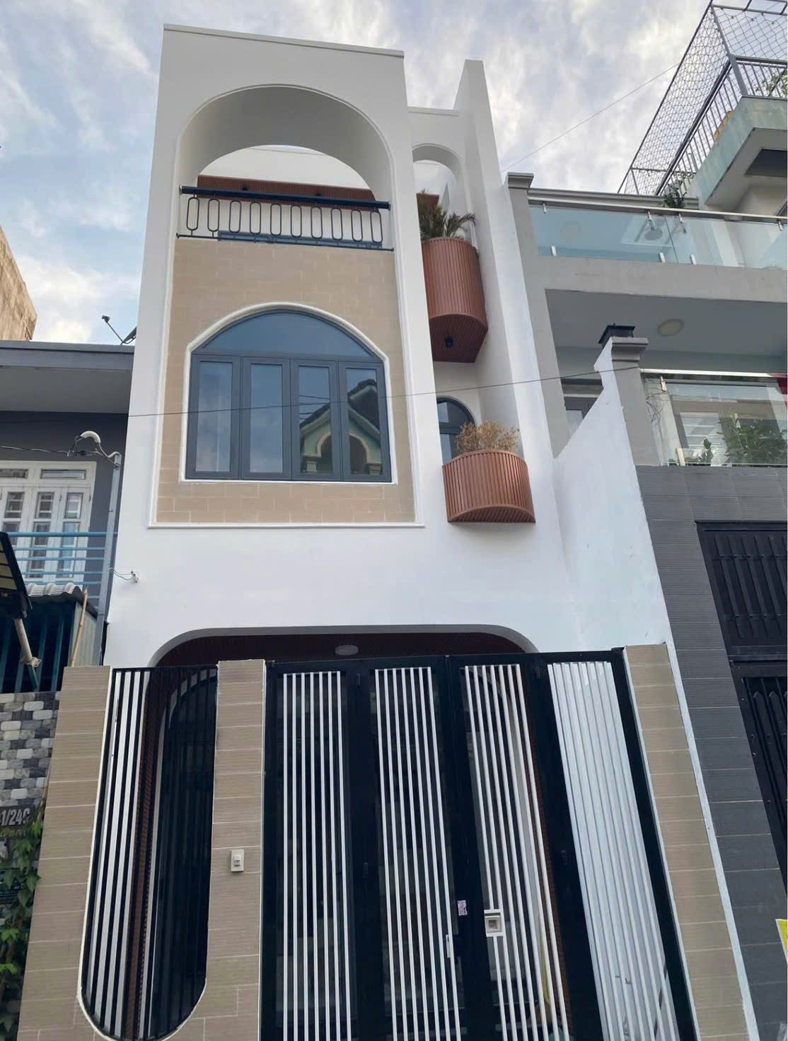 Bán nhà chính chủ gầ MT Phan Tây Hồ, P.7, Q. Phú Nhuận – 68.8m2 giá 2tỷ920r. Sổ chủ giữ.