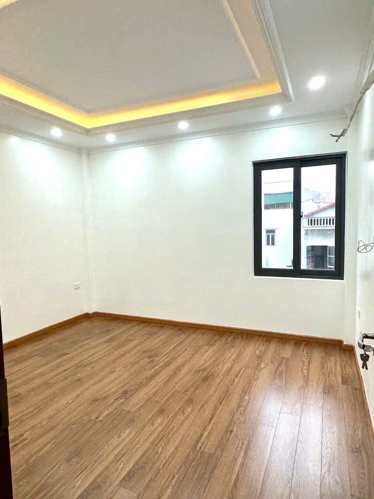 Bán nhà 40m2*5 tầng, Thang máy, Ô tô đỗ cửa, Tam Hiệp, Thanh Trì. Giá 6.9 tỷ
