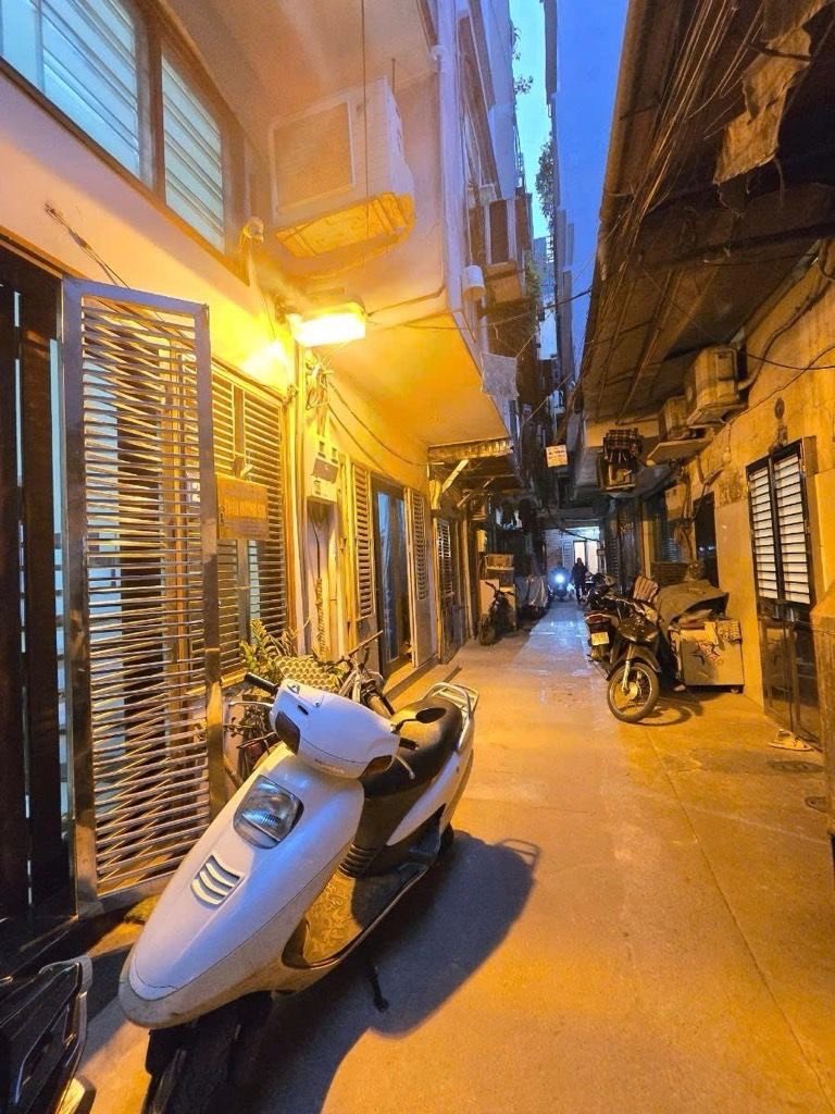 Bán Nhà Phan Văn Trị- Đống Đa-Ngõ thông 2 phố-15m ra mặt phố-30mx5T-11Tỷ