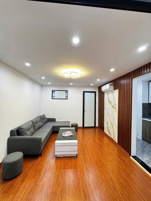 Bán căn hộ tập thể 8/3 diện tích 52m, tầng 2, sổ đỏ chính chủ, ô tô đỗ chân cầu thang.