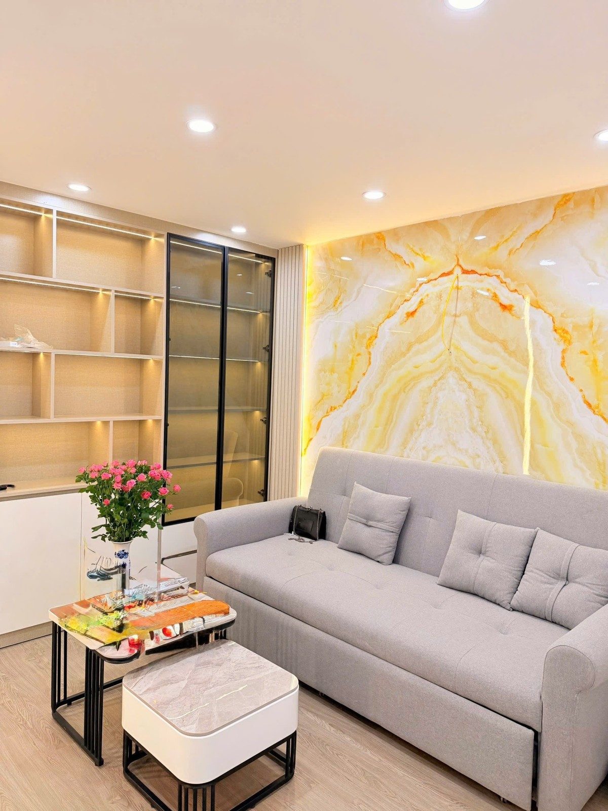 CHỈ HƠN 3 TỶ! TẬP THỂ PHỐ 8/3, HAI BÀ TRƯNG, 3 NGỦ, 2VS, NHÀ ĐẸP Ở LUÔN
