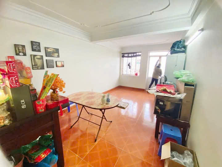 Nhà 3 tầng tuyến 2 Bãi Sậy ngay cổng chợ Trại Chuối chỉ 2,85ty