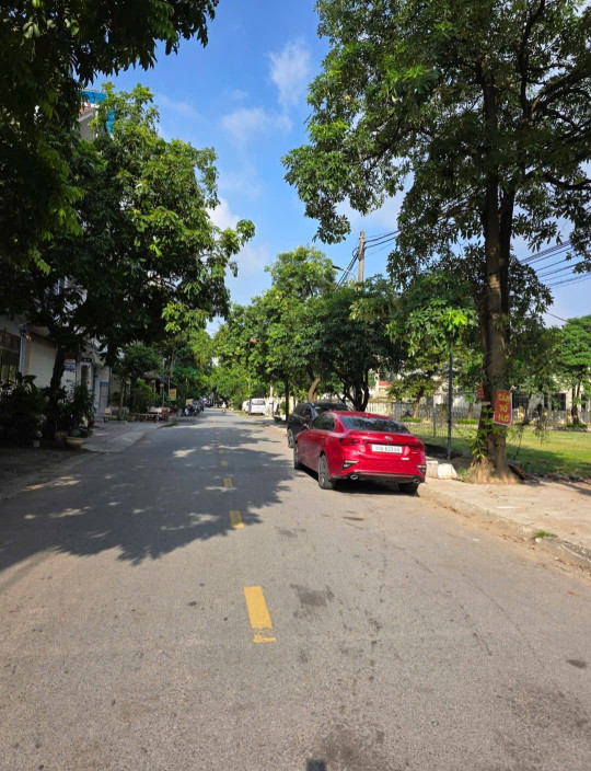 Bán 80m2 đất phố bồ sơn. Cách 100m ra đường lý anh tông. Khu giãn dân bò sơn 4. Võ cường bắc ninh