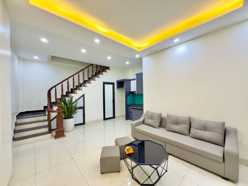 Bán nhà gần phố Cát Linh, Đống Đa, nhà đẹp lô góc, mặt tiền đẹp, trước nhà sân rộng