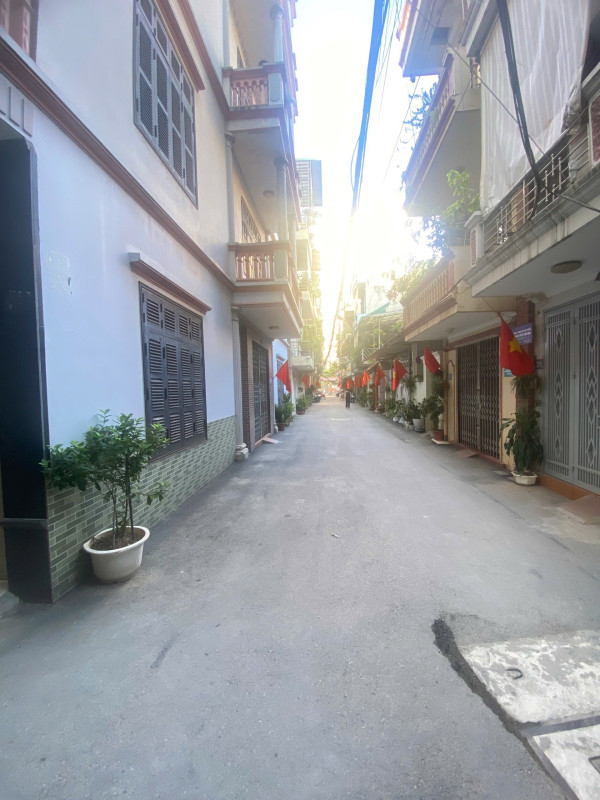 Bán nhà phố Đặng Văn Ngữ, Đống Đa, phân lô, ô tô tránh, 2 mặt ngõ, gần hồ, ở cực sướng