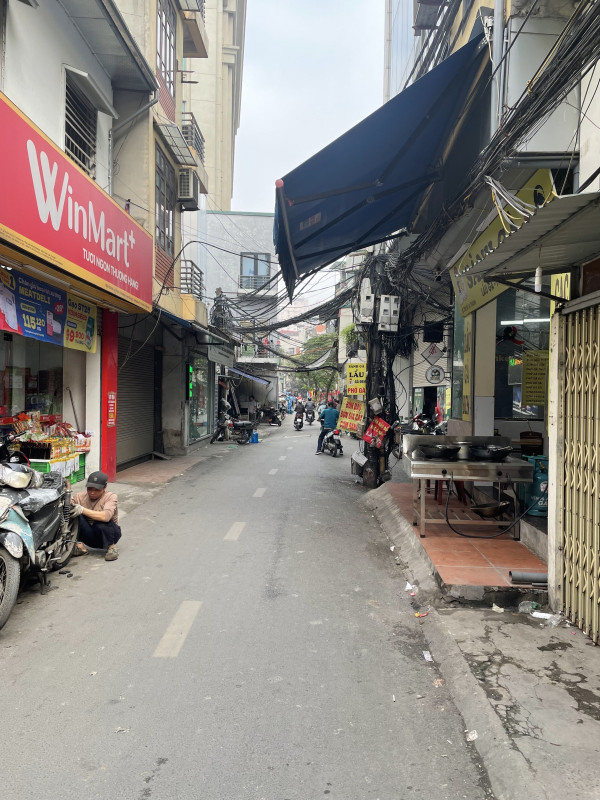 Bán nhà Mặt phố Đê La Thành nhỏ (Đống Đa) 74.4m, Cấp 4, mt 3.1m, giá 15.5 Tỷ