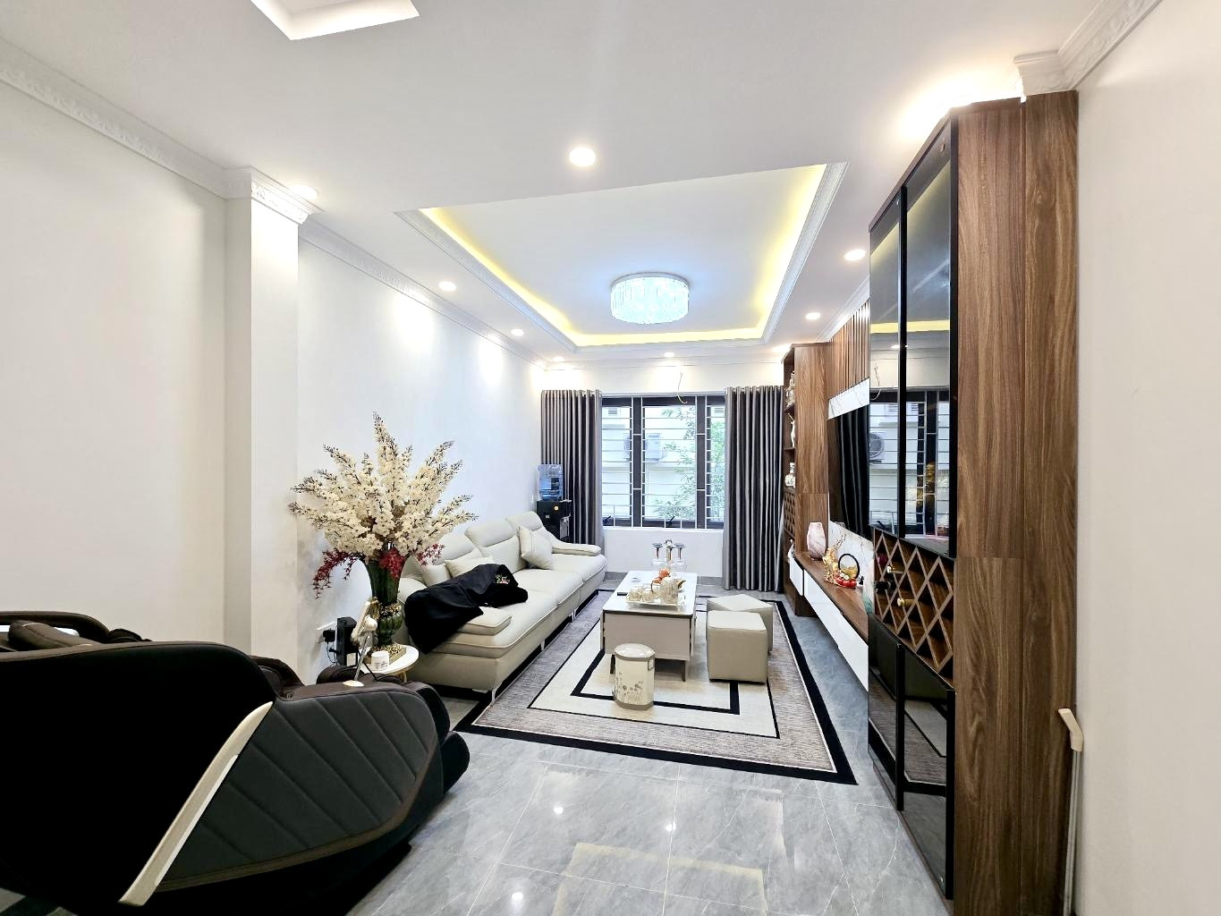 🏡 NHÀ ĐẸP GIANG BIÊN – 6 TẦNG - CÁCH 1 NHÀ RA OTO TRÁNH - FULL NỘI THẤT (như hình)