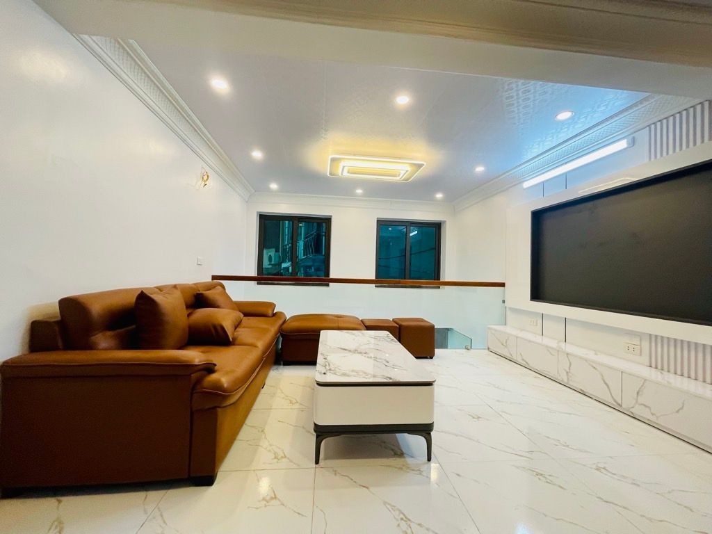 Hào nam, 28m x6tầng x Mt 4.1m, ngõ thông thoáng sáng gần các trường cấp 1-2 , ăn sinh đỉnh