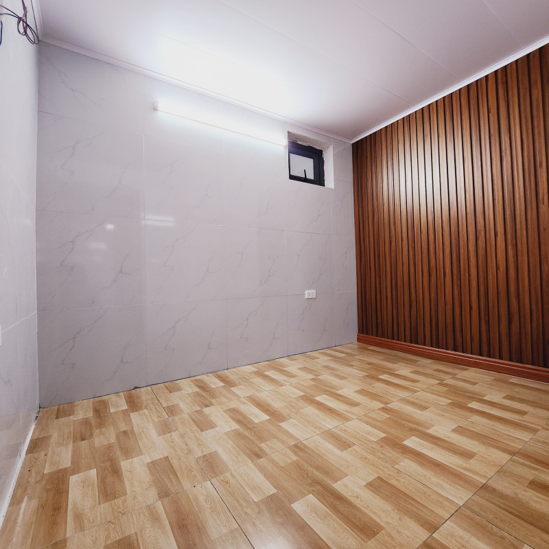Bán căn hộ tập thể Tầng 1 đường Hoàng Đạo Thành, Thanh Xuân, nhà đẹp, ngõ thông, 10m ô tô tránh